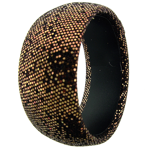Detailed view of the dark brown shiny fabric round bracelet sparkling in the light