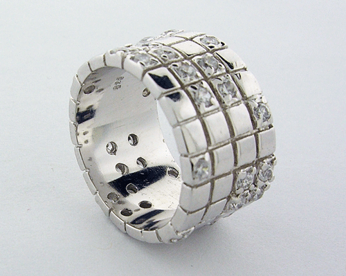 An elegant Sterling Silver Ring encrusted with dazzling Cubic Zirconias, showcasing exceptional craftsmanship and brilliant white luster.