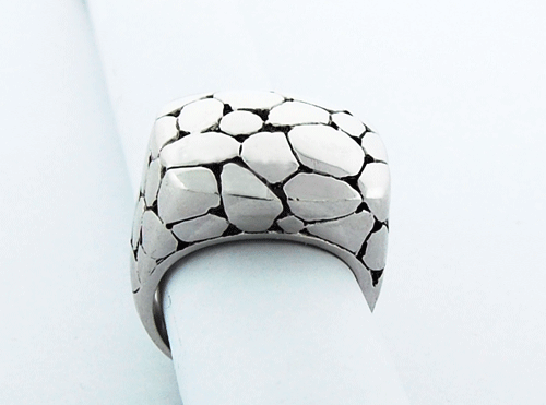 Detailed view of the 925 Sterling Silver Ring, showcasing its polished finish and elegant circular design