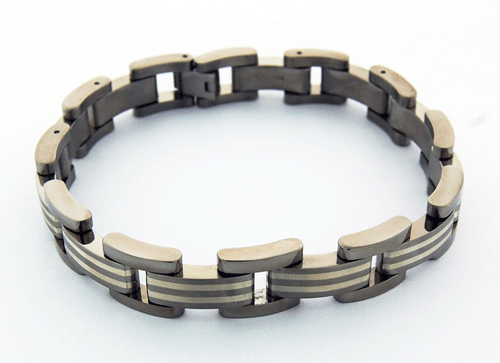 Detailed view of the elegant 31-gram Titanium Link Men's Bracelet