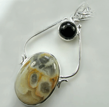 Historical Picture Jasper and Black Onyx Pendant crafted with 925 sterling silver
