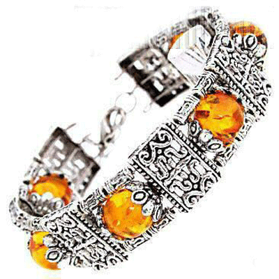 Detailed view of the artisan crafted Jade beaded Tibet Silver Bracelet featuring a 1.8mm adjustable sterling silver clasp