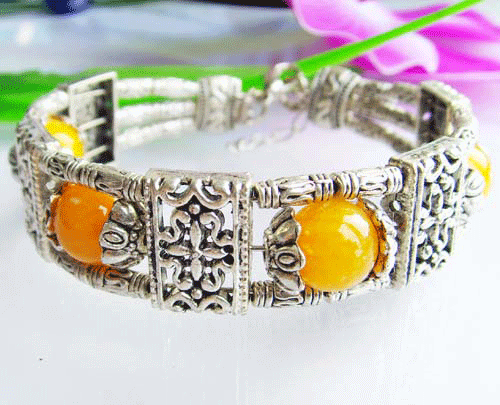 Yellow Jade Tibet Silver Bracelet highlighting craftsmanship and luster