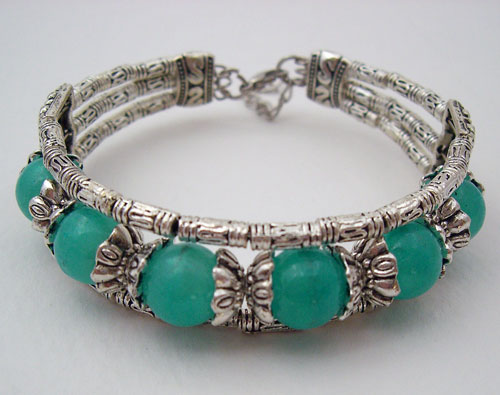 Teal Blue Tibet Silver Bracelet featuring six meticulously crafted 1x1cm beads and a secure adjustable clasp for everyday elegance.